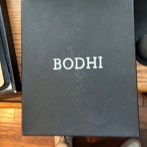 iPad convertible jacket by Bisho small leather goods.